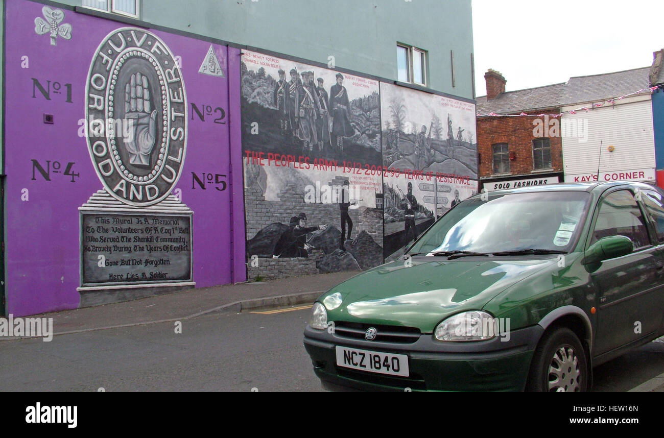 Shankill Road Wandbild - lila für Gott und Ulster, West Belfast, Northern Ireland, UK Stockfoto
