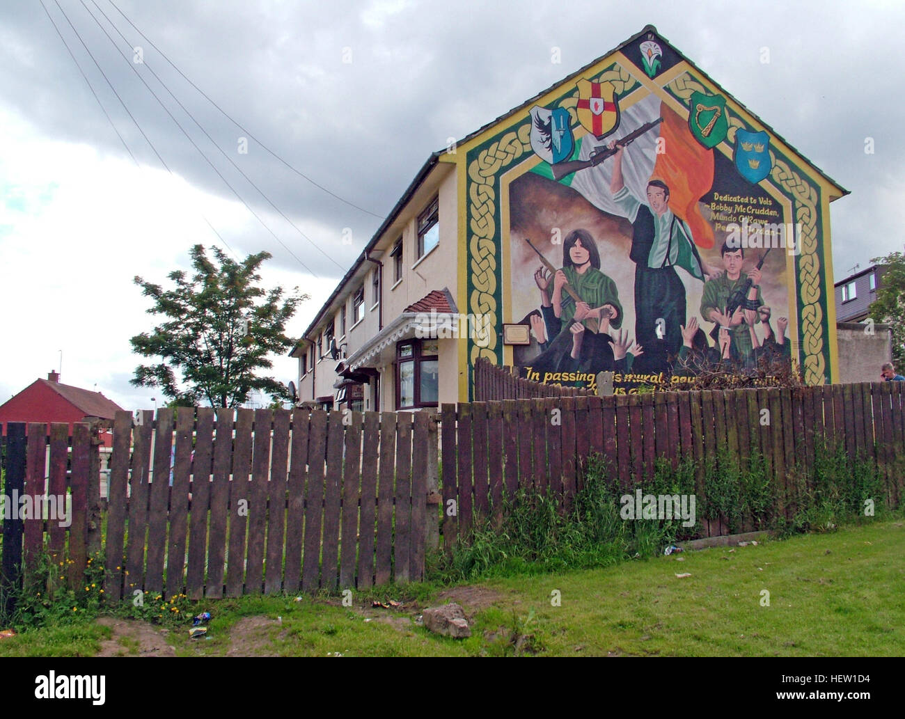 Belfast fällt Rd republikanischen Wandbild auf Giebelseite Rathaus Stockfoto