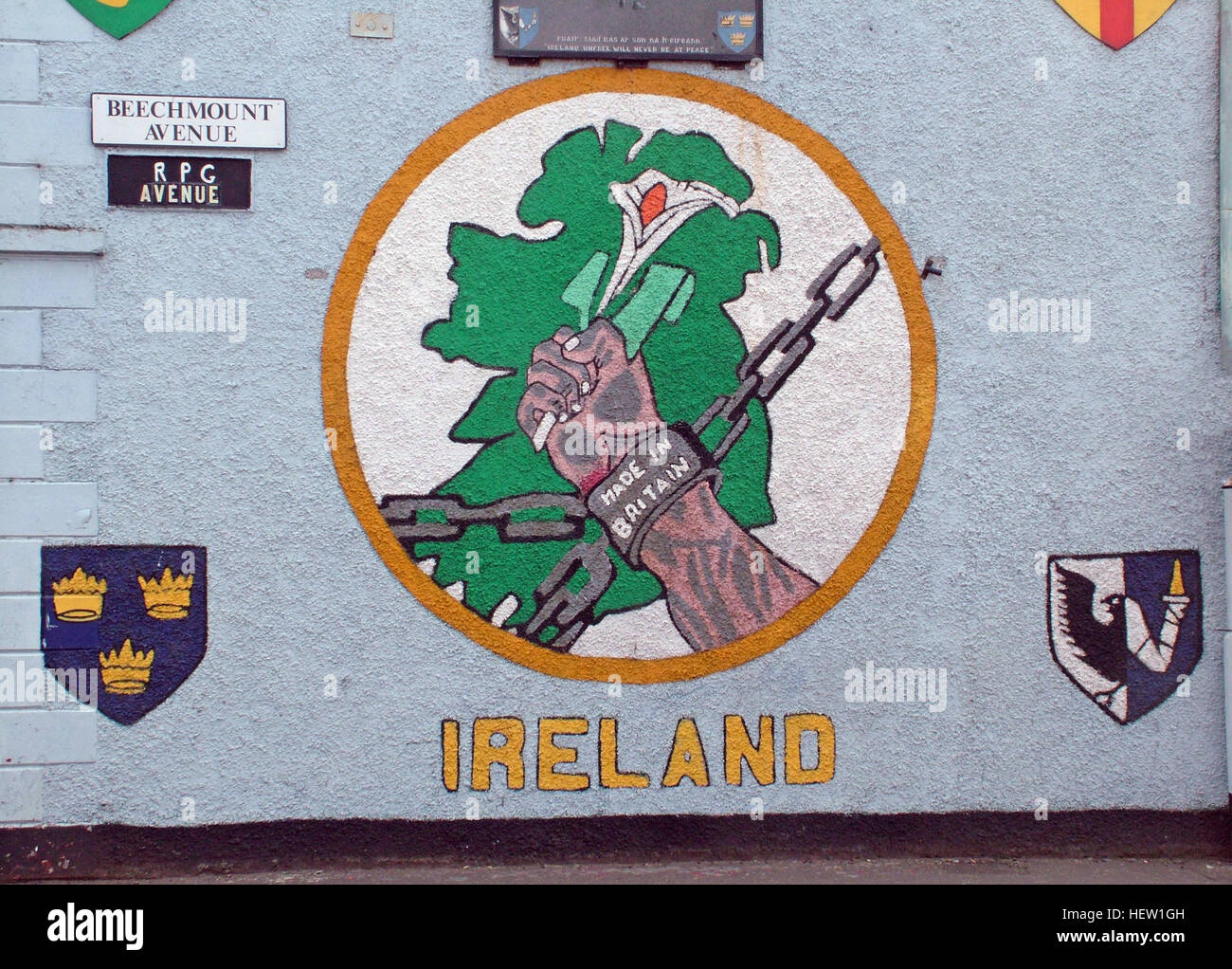 Belfast fällt Rd republikanischen Wandbild - Irlands Schmerzen gemacht in Großbritannien, RPG-Avenue - Beechmount detail Stockfoto