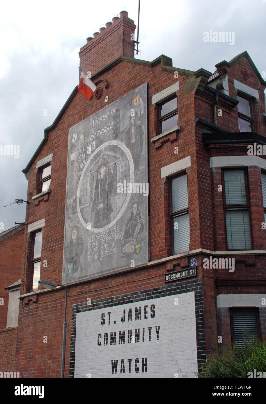 Belfast Falls Rd republikanische Wandbild Rockmount St - St James Community watch Stockfoto
