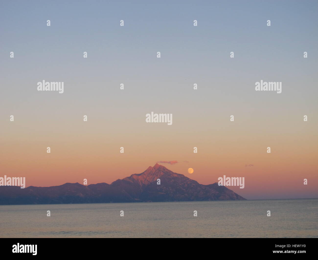 Griechenland Zentral Makedonien Chalkidiki Khalkidhiki Ägäis Berg Athos Heiligen Berg Mondaufgang. Stockfoto