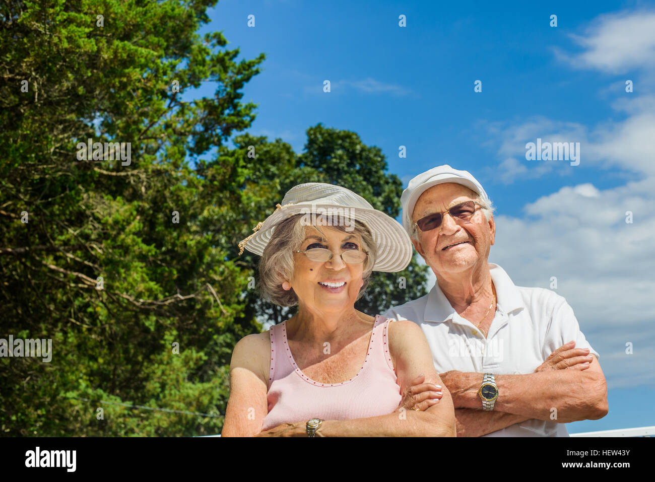 Gerne älteres Paar im Urlaub in der Sonne Stockfoto