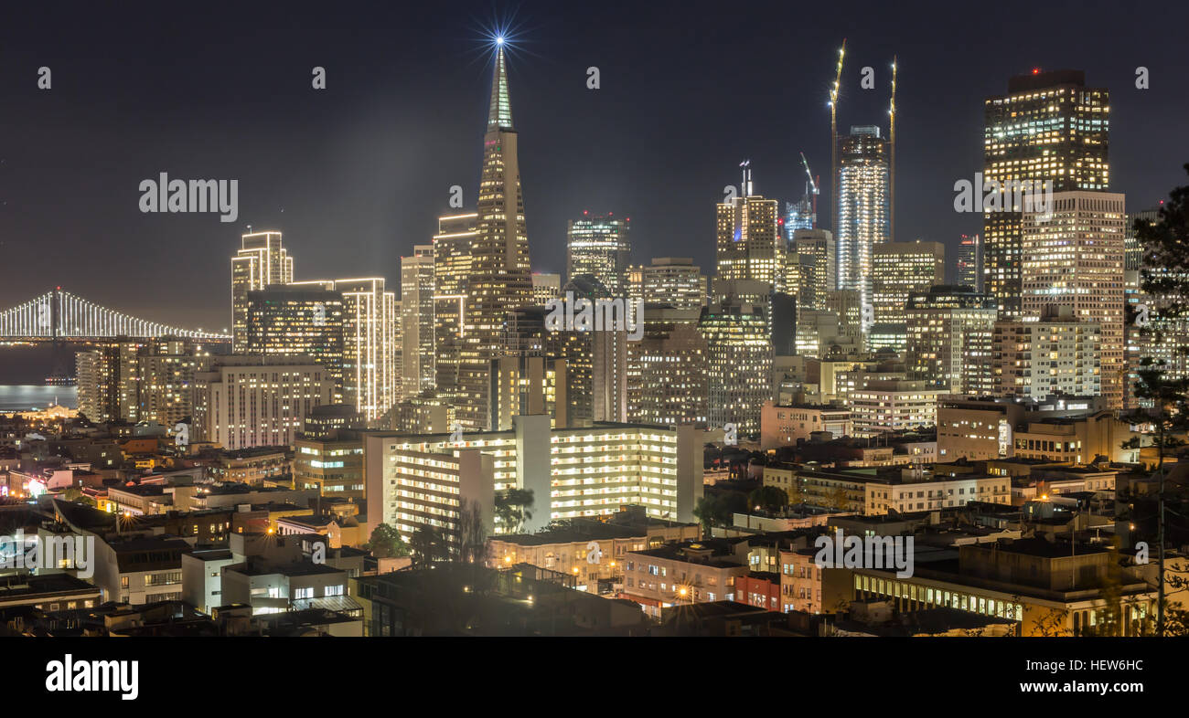 Nacht über San Francisco Downtown von Ina Coolbrith Park Stockfoto