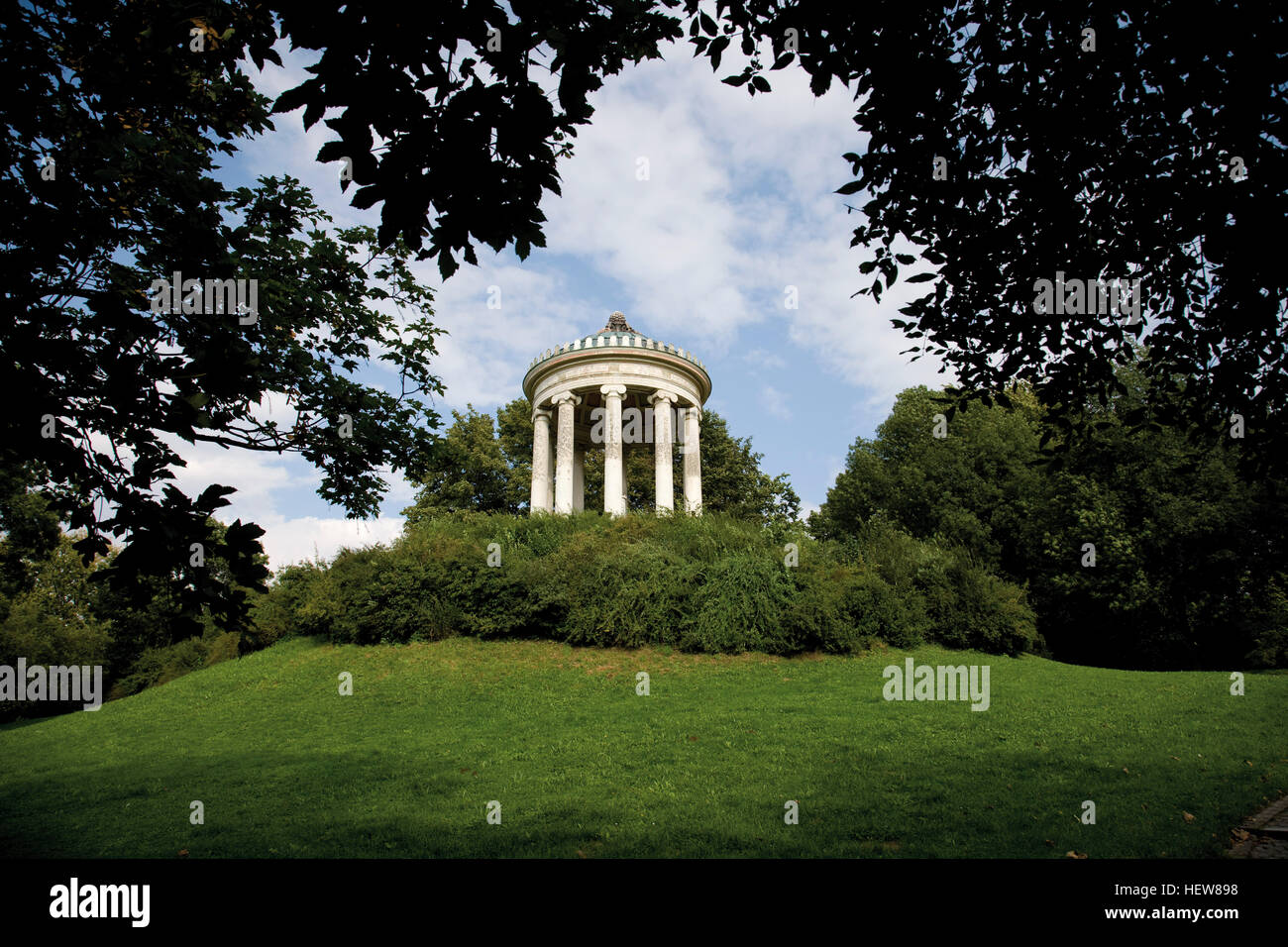 Monopteros Pavillon Im Englischen Garten In Munchen Bayern