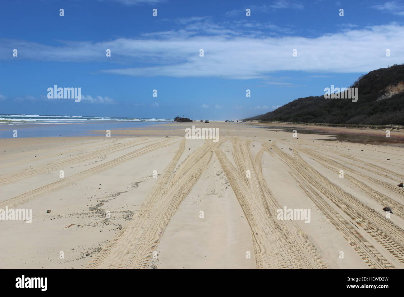 Autos-Trail neben SS Maheno in Fraser Island Stockfoto