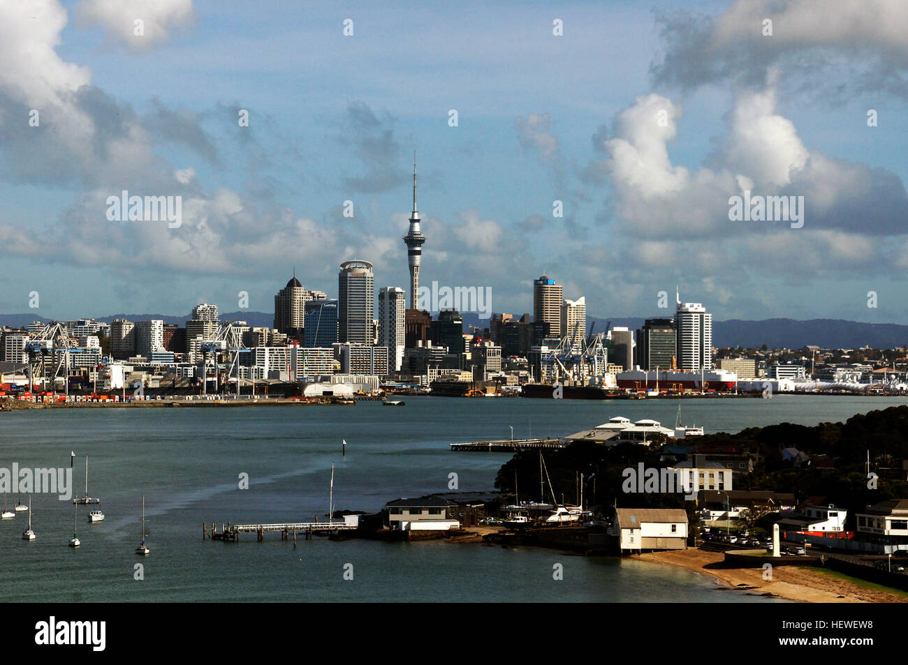 Devonport ist ein Harbourside Vorort von Auckland, Neuseeland. Es befindet sich auf der North Shore, am südlichen Ende der Halbinsel, die in Takapuna, Südosten von in der Nähe von Lake Pupuke läuft bilden die Nordseite des Waitemata Harbour Stockfoto