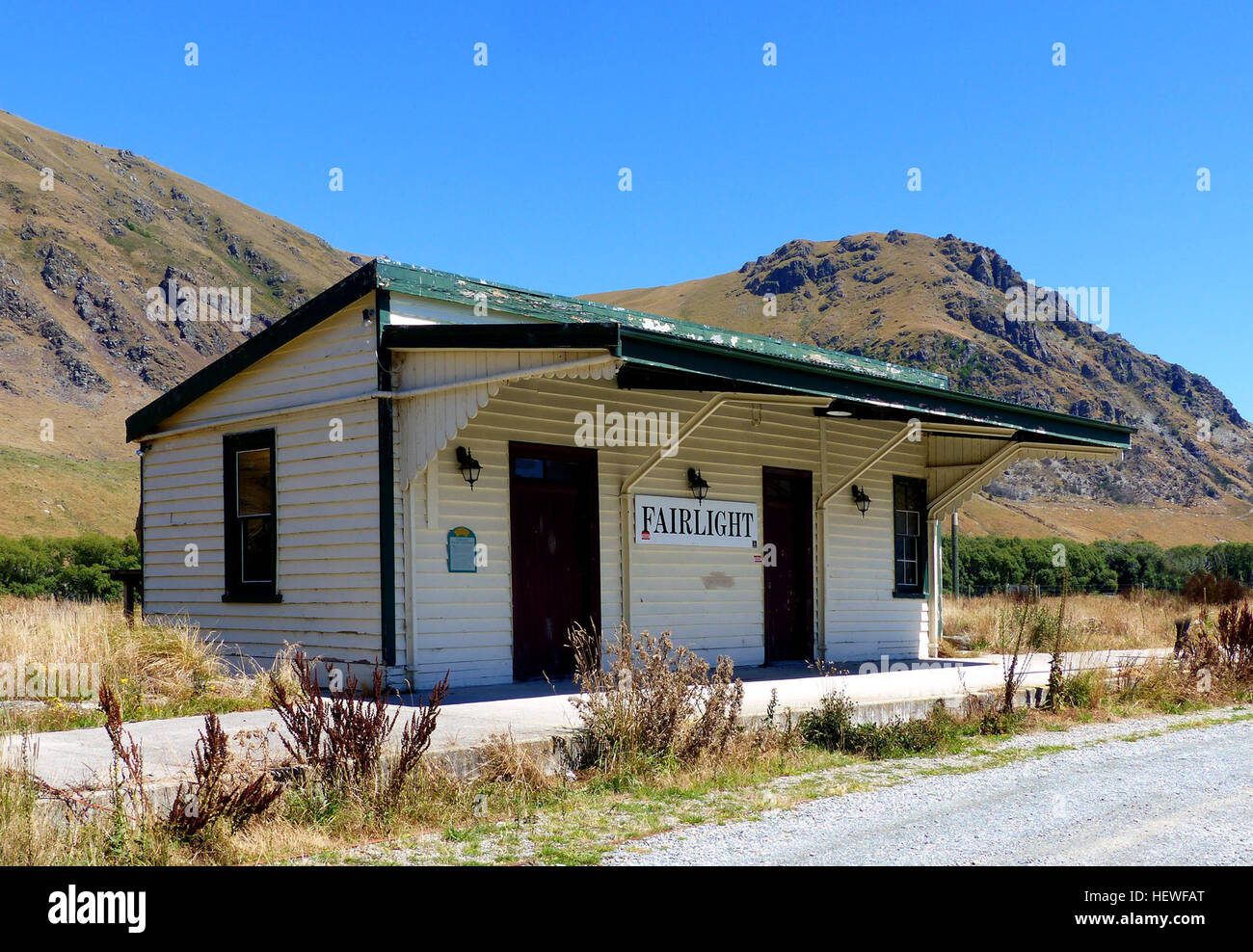 Der Bahnhof Fairlight befindet sich am südlichen Ende der Touristenroute Kingston Flyers und ist heute nicht mehr genutzt, gehört aber zu den historischen Eisenbahnsammlungen, die malerische Fahrten durch die Gegend bieten. Stockfoto