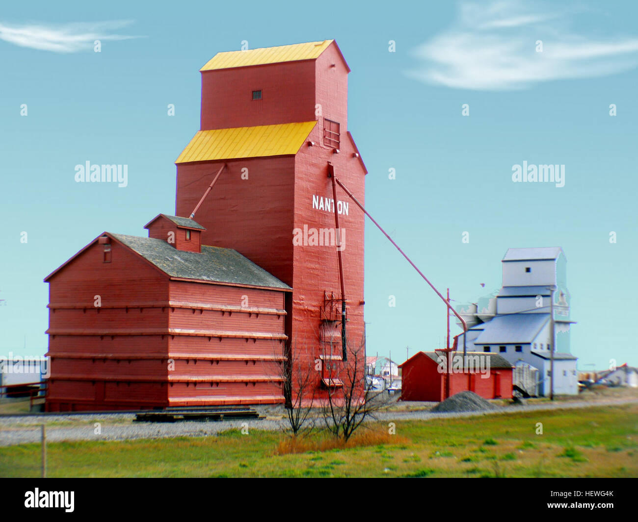 Die kanadischen Grain Elevator Discovery Centre ist ein Satz von restaurierten Getreidespeicher befindet sich in Nanton, Alberta, Kanada. Das Zentrum soll Beispiele des alten Getreidesilos, Besucher über die Stadt und Alberta, agrarhistorische erziehen zu bewahren. Stockfoto