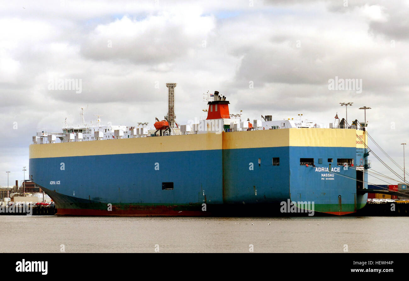 IMO: 9446881 MMSI: 311003900 Rufzeichen: C6XA8 Flagge: Bahamas [BS] AIS Schiffstyp: Cargo Bruttoraumzahl: 41009 Eigengewicht: 12300 t Länge insgesamt X Breite Extreme: 176 m × 31 m Baujahr: 2009 Status: aktiv Stockfoto