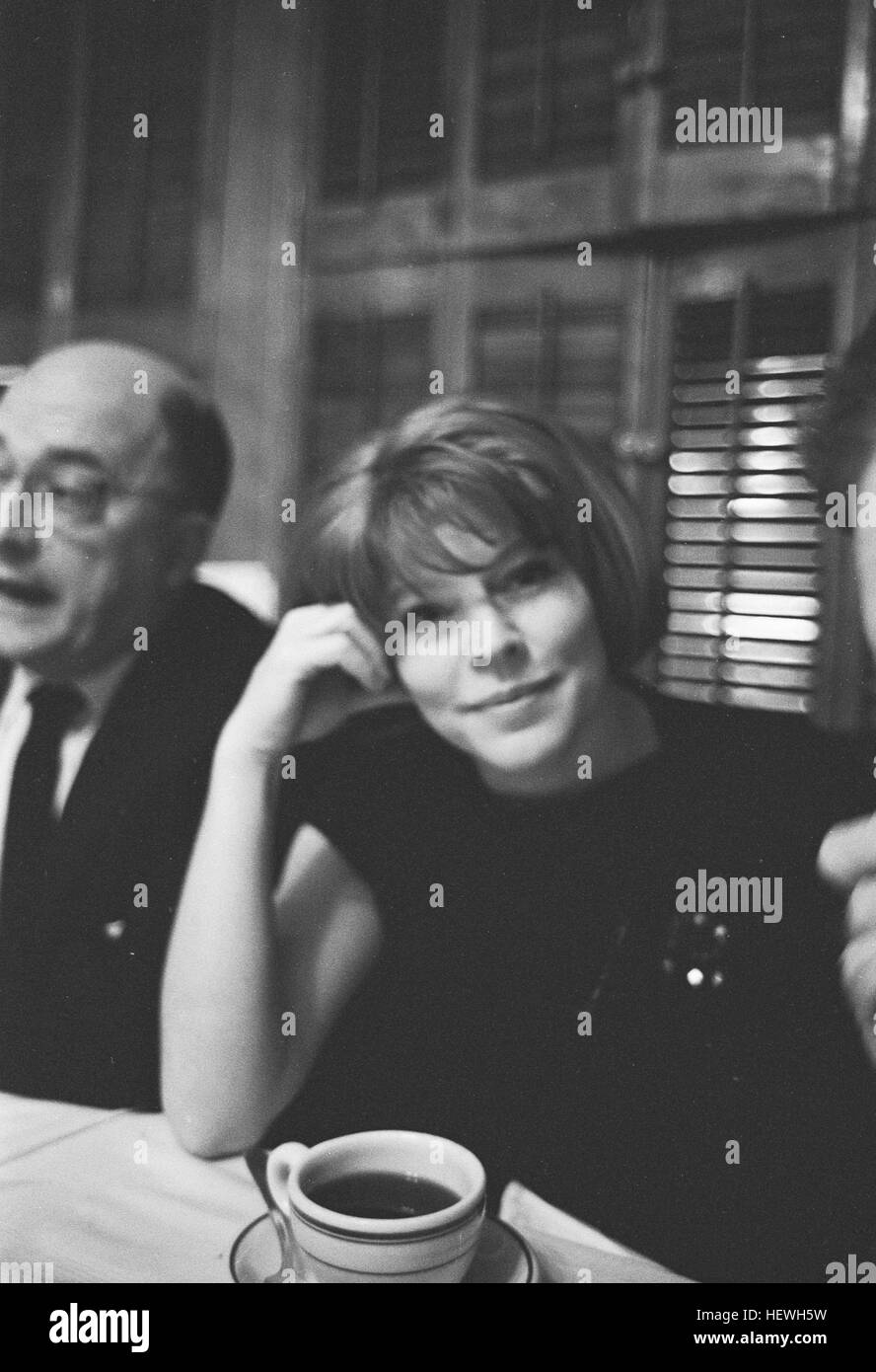 Cactus Flower spielen Anne Jackson und Abe Burrows, Restaurants und Bars mit der Besetzung von 1966. Stockfoto