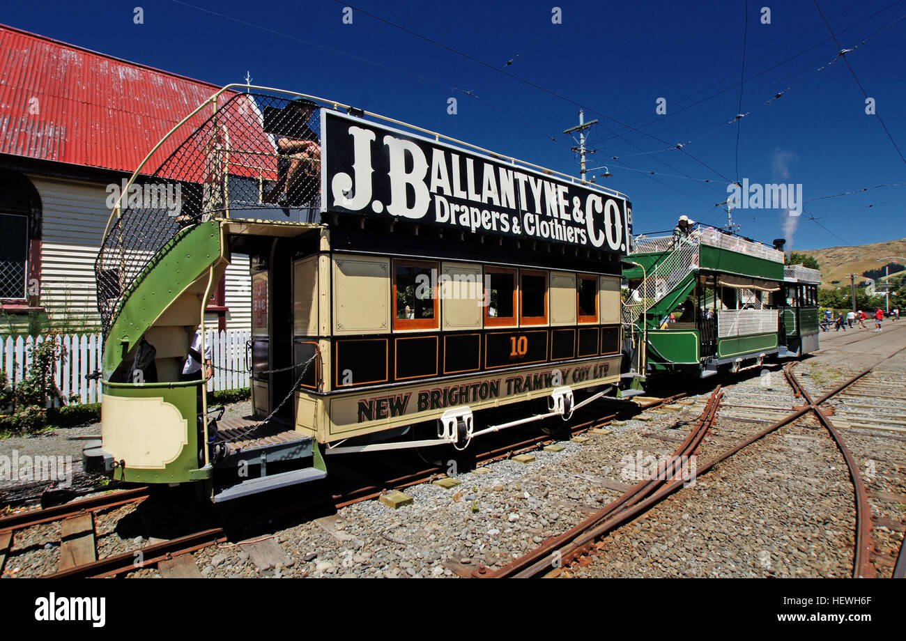 Die Kitson Steam Tram, die 1881 von der Canterbury Tramway Company importiert wurde, wurde für den Transport in Christchurch genutzt. Diese historische dampfbetriebene Straßenbahn wurde von Kitson & Company in Leeds, England, erbaut und ist heute ein bemerkenswertes Artefakt der frühen Transportgeschichte von Christchurch. Stockfoto