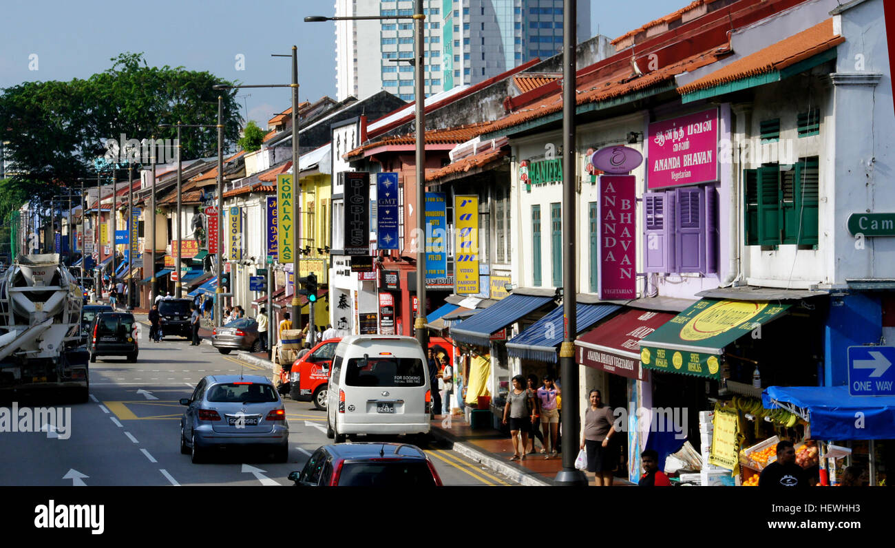 Little India ist ein lebendiges ethnisches Viertel in Singapur, das für seine tamilischen kulturellen Einflüsse und vielfältigen kulturellen Elemente bekannt ist. Östlich des Singapore River gelegen, ist es ein belebtes Gebiet mit einem reichen kulturellen Erbe und ein wichtiges Ziel für Besucher, die Singapurs Multikulturalismus erkunden. Stockfoto