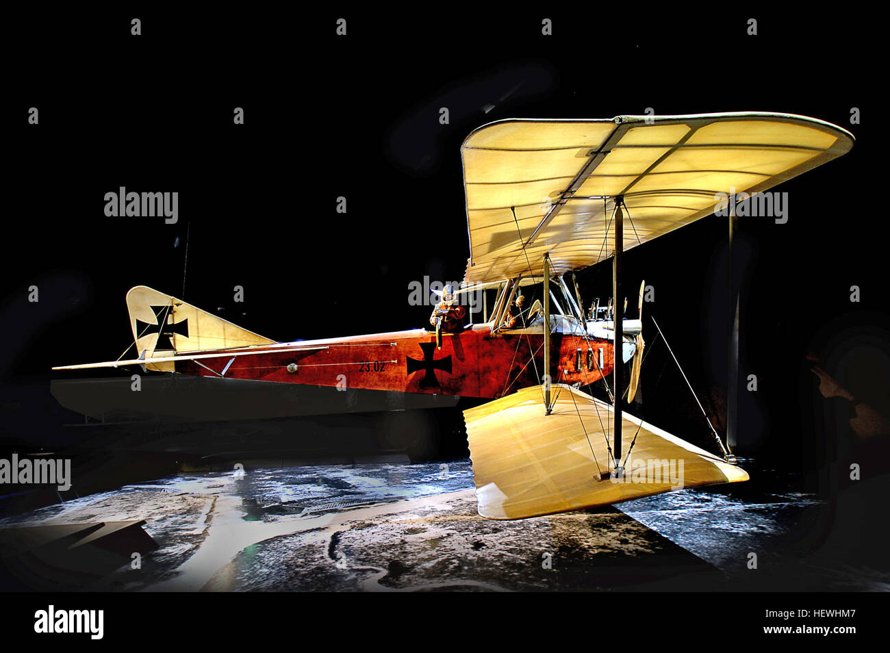 Entworfen von Ernst Heinkel anhand seiner 1913 Albatros B.I, war die B.II das Flugzeug, die die Aufmerksamkeit der Welt den Flugzeughersteller Albatros Flugzeugwerke gebracht.  Die B.II hatte eine kürzere Spannweite als die B.I und verwendet eine Vielzahl von Motoren bis zu 89 kW (120 PS). Im Jahr 1914 stellen sie einen Höhenrekord von 4.500 m (14.800 ft). Die Sitzordnung war nicht ideal; der Pilot belegt das hintere Cockpit, der Beobachter saß vorne über die Flügel, die seiner Ansicht nach unten reduziert, während die hervorstehenden Motorblock der Blick über die Nase fast vollständig verdeckt. Wenn die Albatros entwickelt die ar Stockfoto
