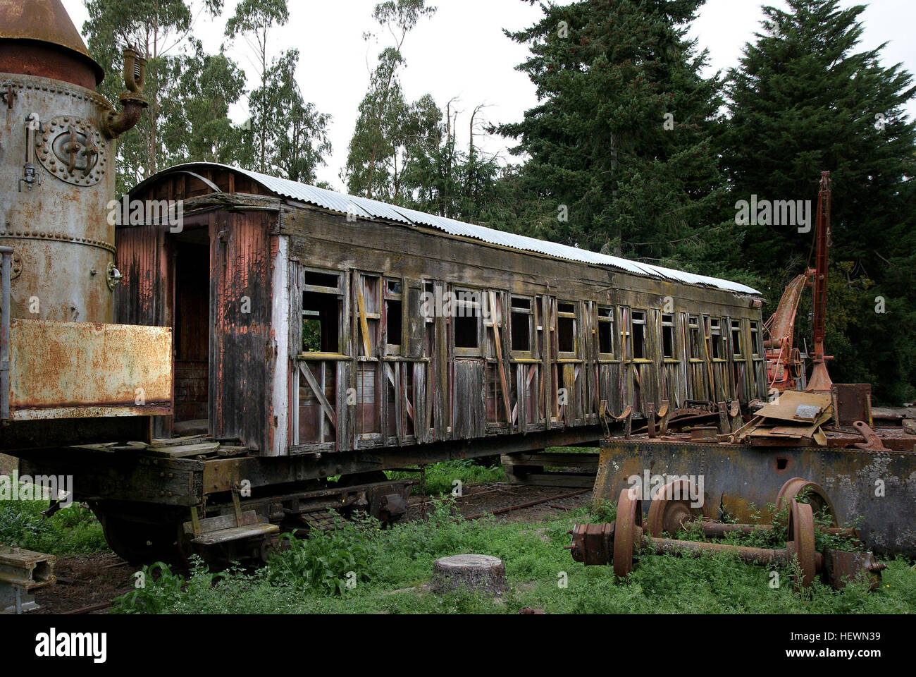 Dieses Foto zeigt die kohlebefeuerten Dampfzüge, die einst ein herausragendes Merkmal des Ashburton Eisenbahnsystems in Neuseeland waren. Heute sind die Züge in Museen erhalten, die einen Einblick in die Geschichte des Eisenbahnverkehrs bieten. Stockfoto
