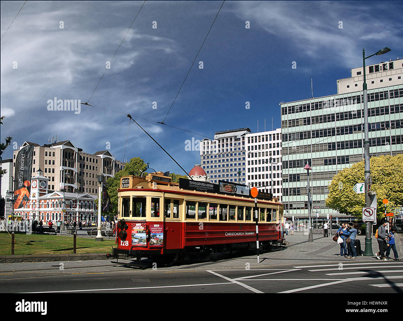 Die Fotografie fängt Momente und visuelle Geschichten ein, bietet ein Medium für künstlerischen Ausdruck, dokumentiert Geschichte und bewahrt Erinnerungen durch Bilder. Es ist ein vielseitiges Feld mit verschiedenen Techniken, einschließlich Porträt, Landschaft und Fotojournalismus. Stockfoto