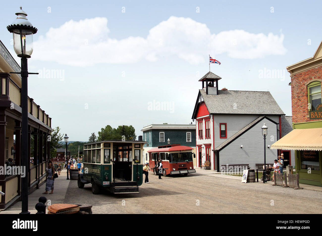 Fotografie ist die Kunst, Licht zu erfassen, um visuelle Bilder zu erstellen, oft mit einer Kamera. Es kann für künstlerischen Ausdruck, Dokumentation oder Kommunikation verwendet werden, indem Fotos produziert werden, die Emotionen, Geschichten und Momente aus dem Leben vermitteln. Stockfoto