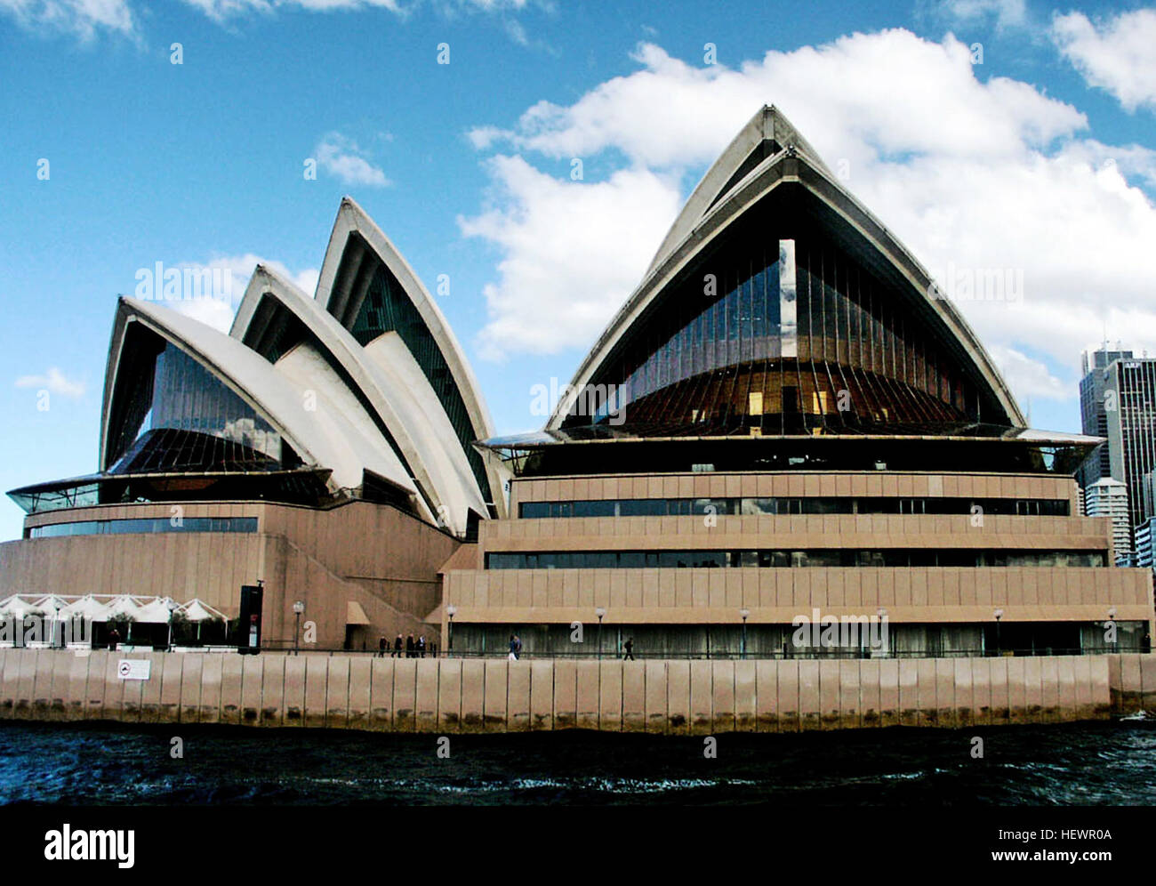 Diese Fotosammlung fängt das Wesen von Sydney, Australien, ein, einschließlich ikonischer Wahrzeichen wie das Sydney Opera House, moderne Architektur, das Australian Ballet und Bootstouren durch den Hafen von Sydney. Die Bilder zeigen das kulturelle und architektonische Erbe der Stadt sowie die lebendige Kunstszene. Stockfoto