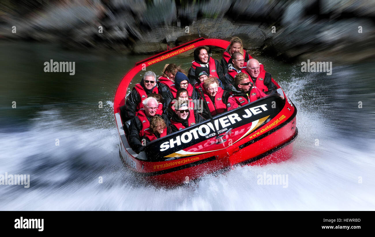 Queenstowns Welt berühmten Jet-Boot fahren, Shotover Jet hat Millionen von Menschen begeistert, seit 1965. So nehmen Sie eine Spritztour im legendären "big Red" durch die spektakuläre Shotover River Canyons mit uns! Stockfoto
