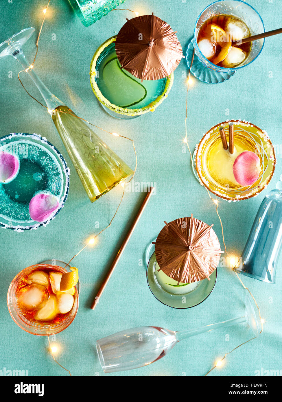 Dekorative Leuchten und Party-cocktails Stockfoto