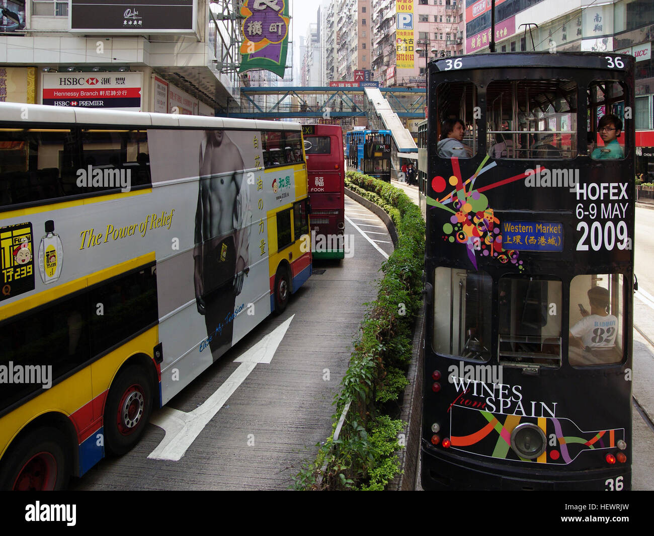 Als Hong Kong Tramways gegründet wurde, waren die 26 Triebwagen der first Fleet alle Single-Deck. Nach mehr als 100 Jahren wir besitzen und betreiben eine Flotte von 163 Straßenbahnen umfasst 2 antiken Straßenbahnen. Es ist die weltweit größte Flotte von Doppelstock-Triebwagen noch in Betrieb, mit einem Durchschnitt von 230.000 Fahrgäste täglich. - Stockfoto