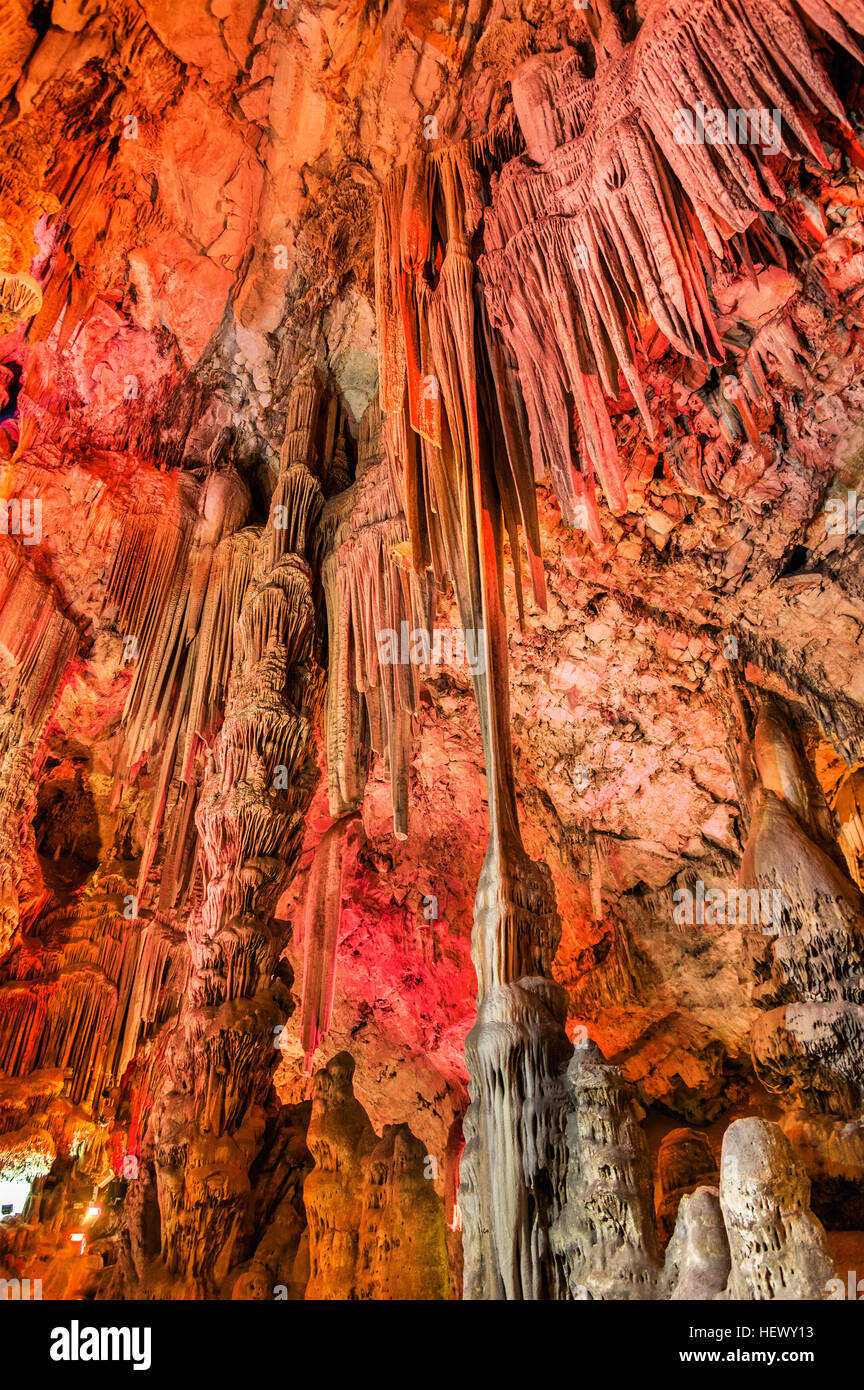 Innenraum der St. Michaels-Höhle in Gibraltar Stockfoto