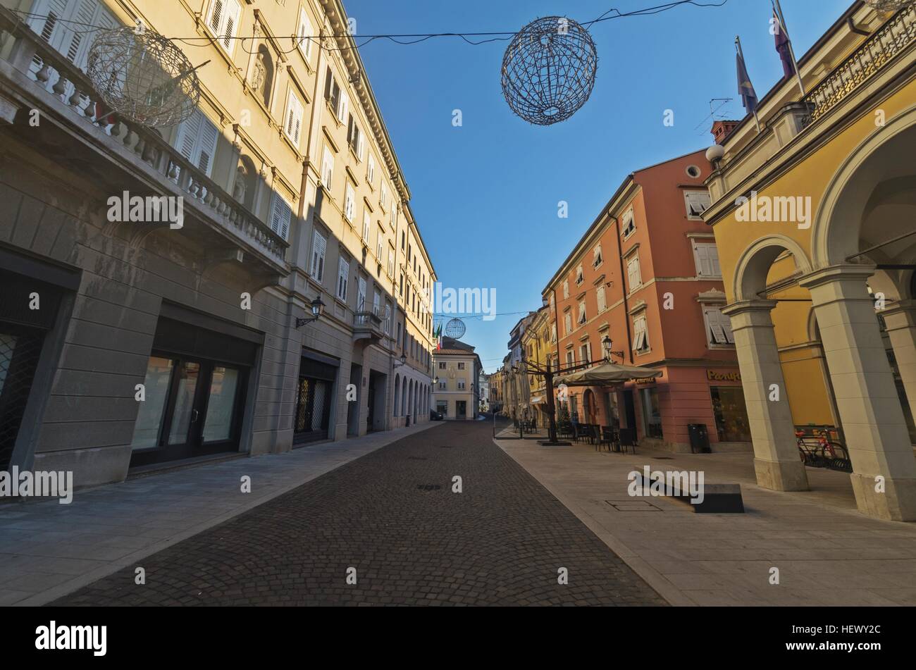 Via Garibaldi im historischen Zentrum von Görz in der Weihnachtszeit 2016 Stockfoto