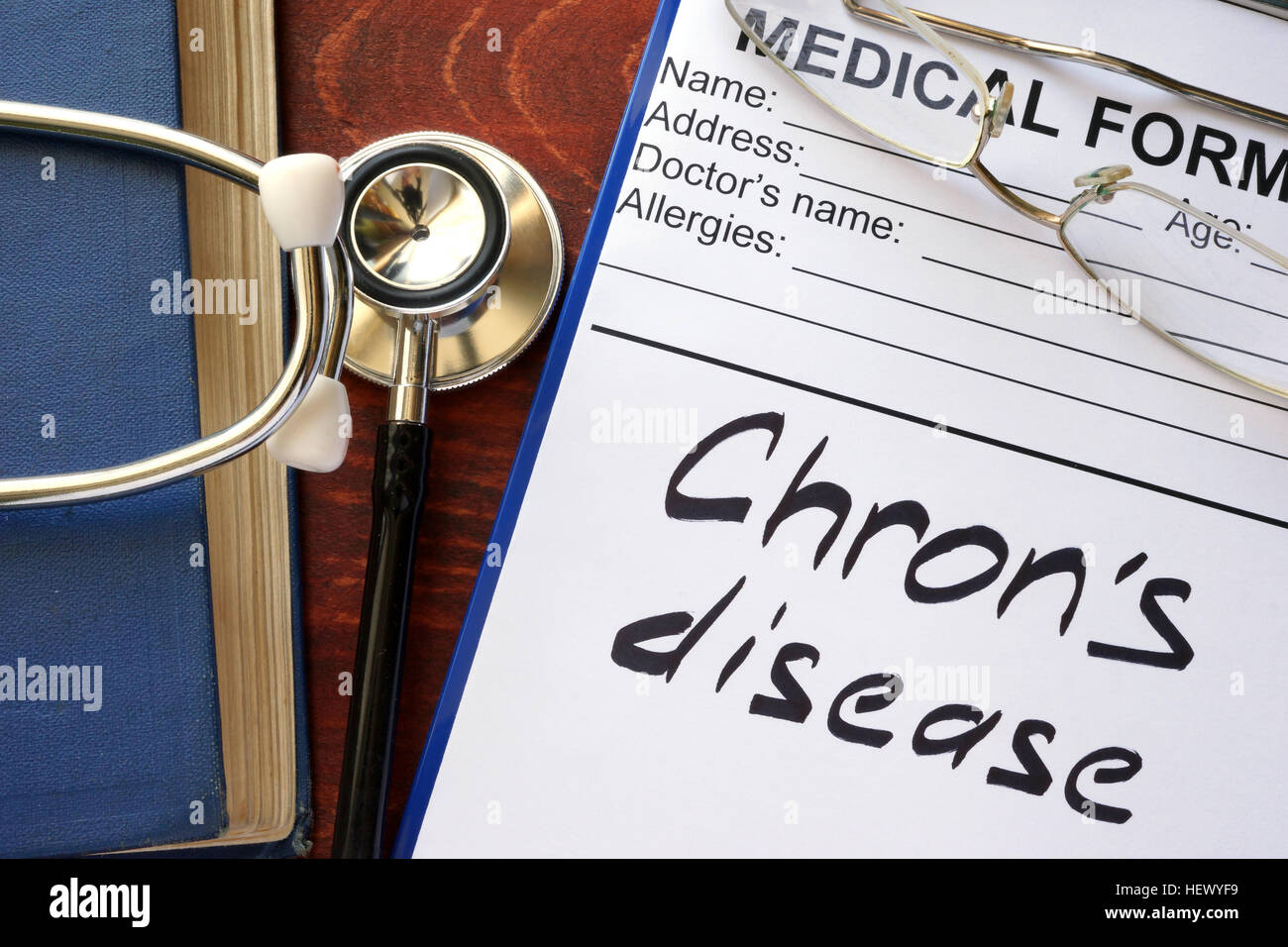 Chron Krankheit in einem medizinischen Formular geschrieben. Stockfoto