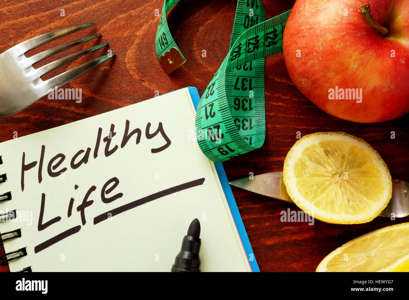 Gesundes Leben in einer Notiz geschrieben.  Lifestyle-Konzept. Stockfoto