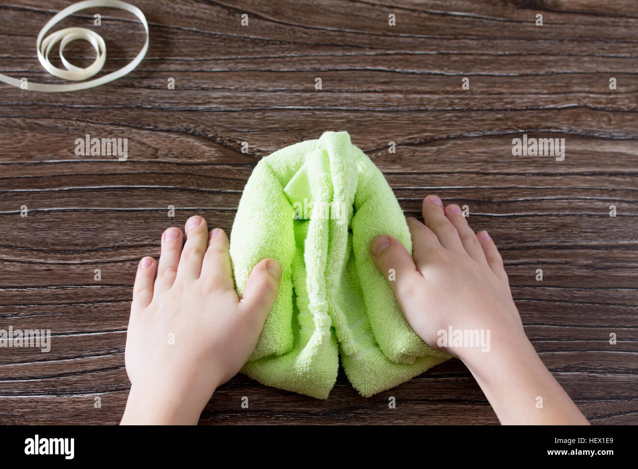 Das Kind Fertigt Origami Hase Frottee Handtuch Geschenk