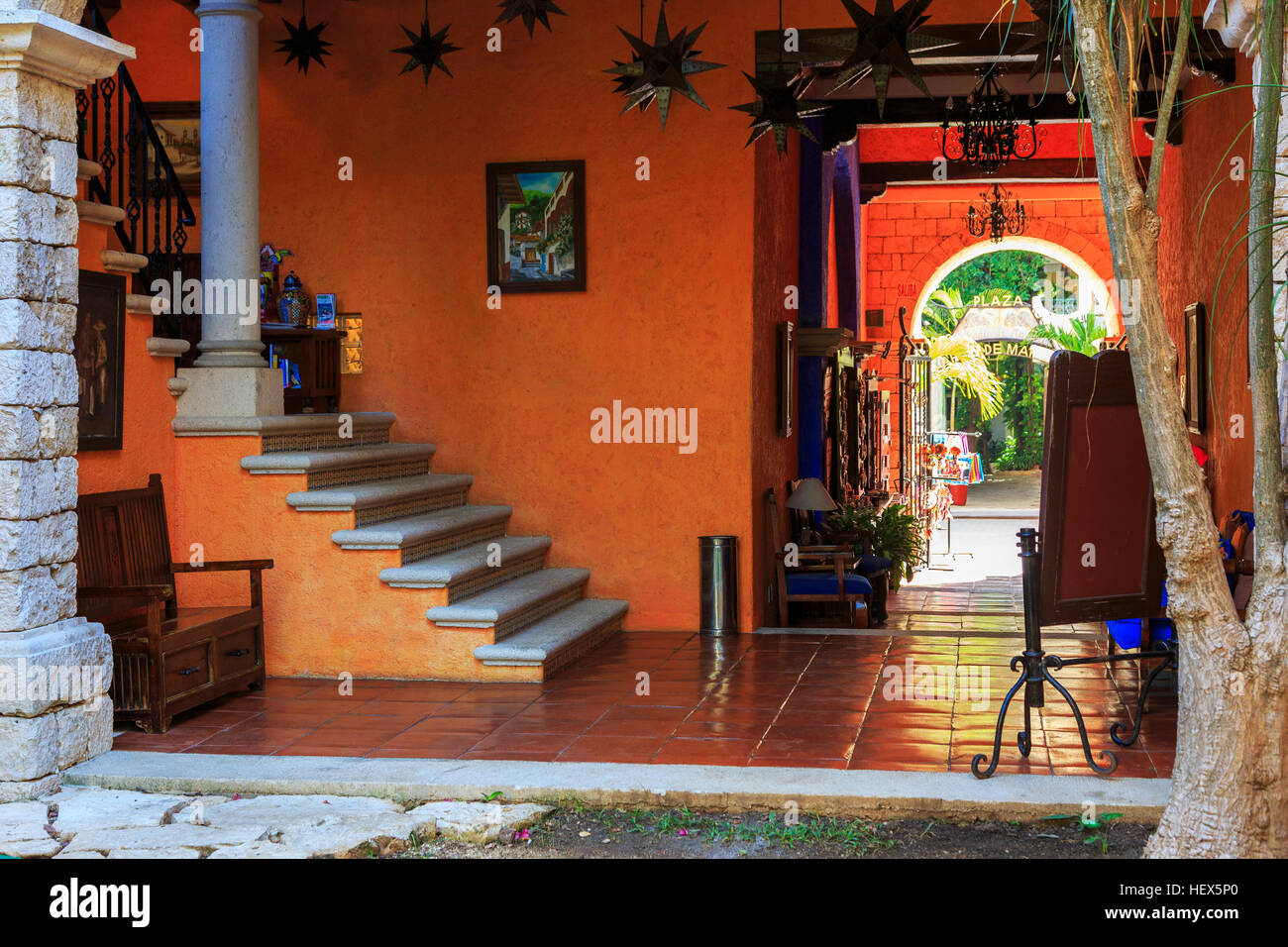 Back Street Zugang zum Haus von 5th Avenue, Playa Del Carmen, Riviera Maya, Mexiko Stockfoto