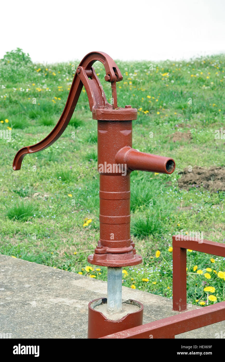 Vintage Wasserhahn. Alte Wasserpumpe Stockfotografie - Alamy