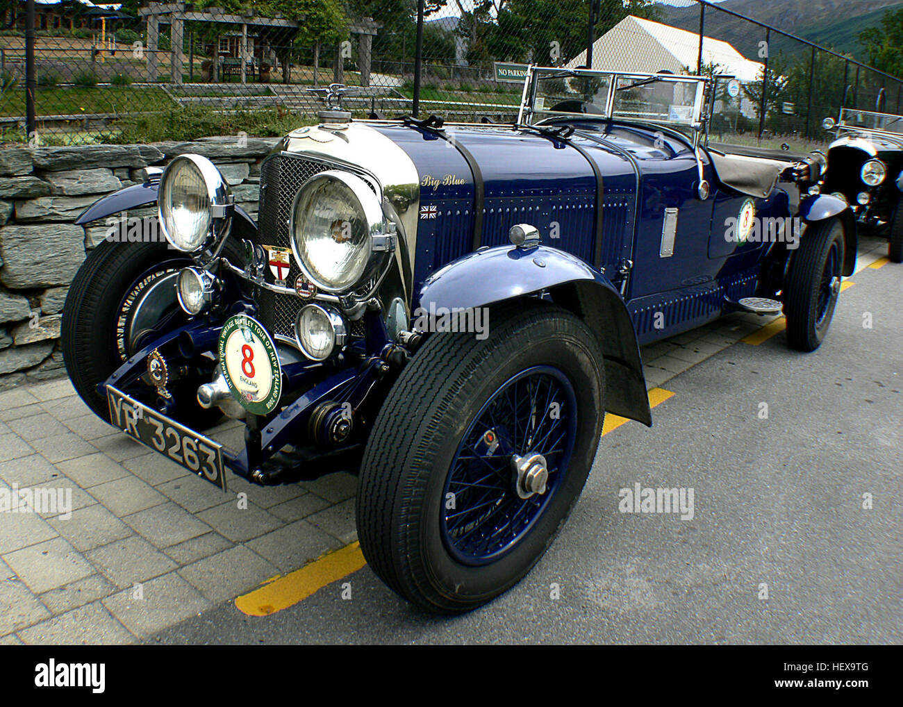 Die regelmäßige Bentley 6½-Liter und die Hochleistungs-Bentley Speed Six wurden Sport- und Luxuswagen basierend auf Bentley rolling Chassis von 1926 bis 1930 produziert. Speed Six, eingeführt im Jahre 1928, würde das meisten erfolgreichen Rennen Bentley geworden. Zwei Bentley Speed Six wurde als der blaue Zug Bentleys nach ihrem Besitzer Woolf Barnato Beteiligung in den blauen Zug Rennen des Jahres 1930 bekannt. Stockfoto