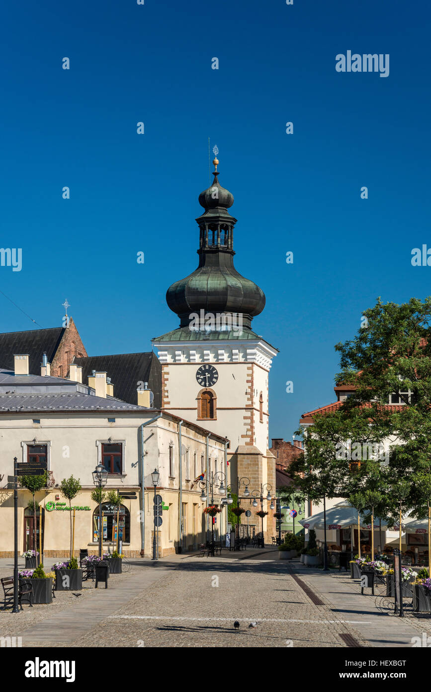 Glockenturm, 17. Jahrhundert, an Heilige Dreiheit Pfarrkirche, Ulica Pilsudskiego in Krosno, Kleinpolen, Polen Stockfoto