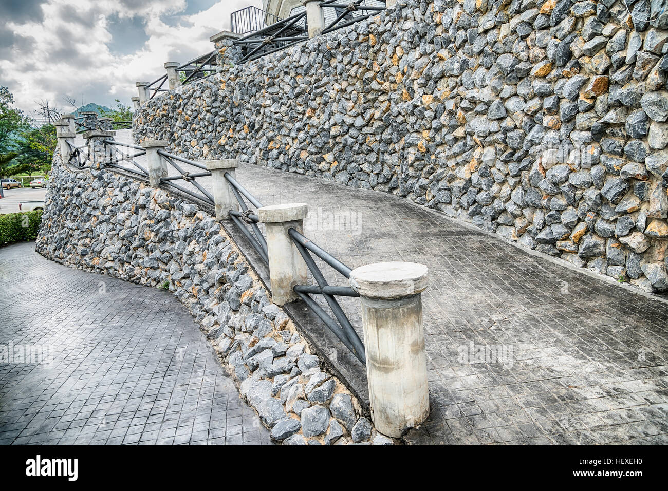 Schräge Steintreppe Schritte im Vintage-Stil Stockfoto
