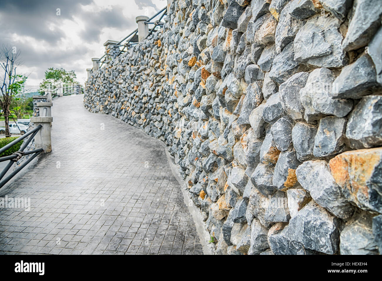 Schräge Steintreppe Schritte im Vintage-Stil Stockfoto