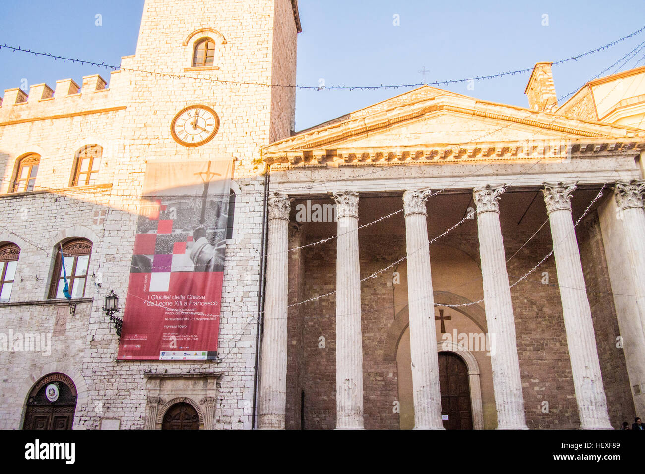 Tempel der Minerva, Piazza del Comune in Assisi. Perugia Provinz, Region Umbrien, Italien. Stockfoto