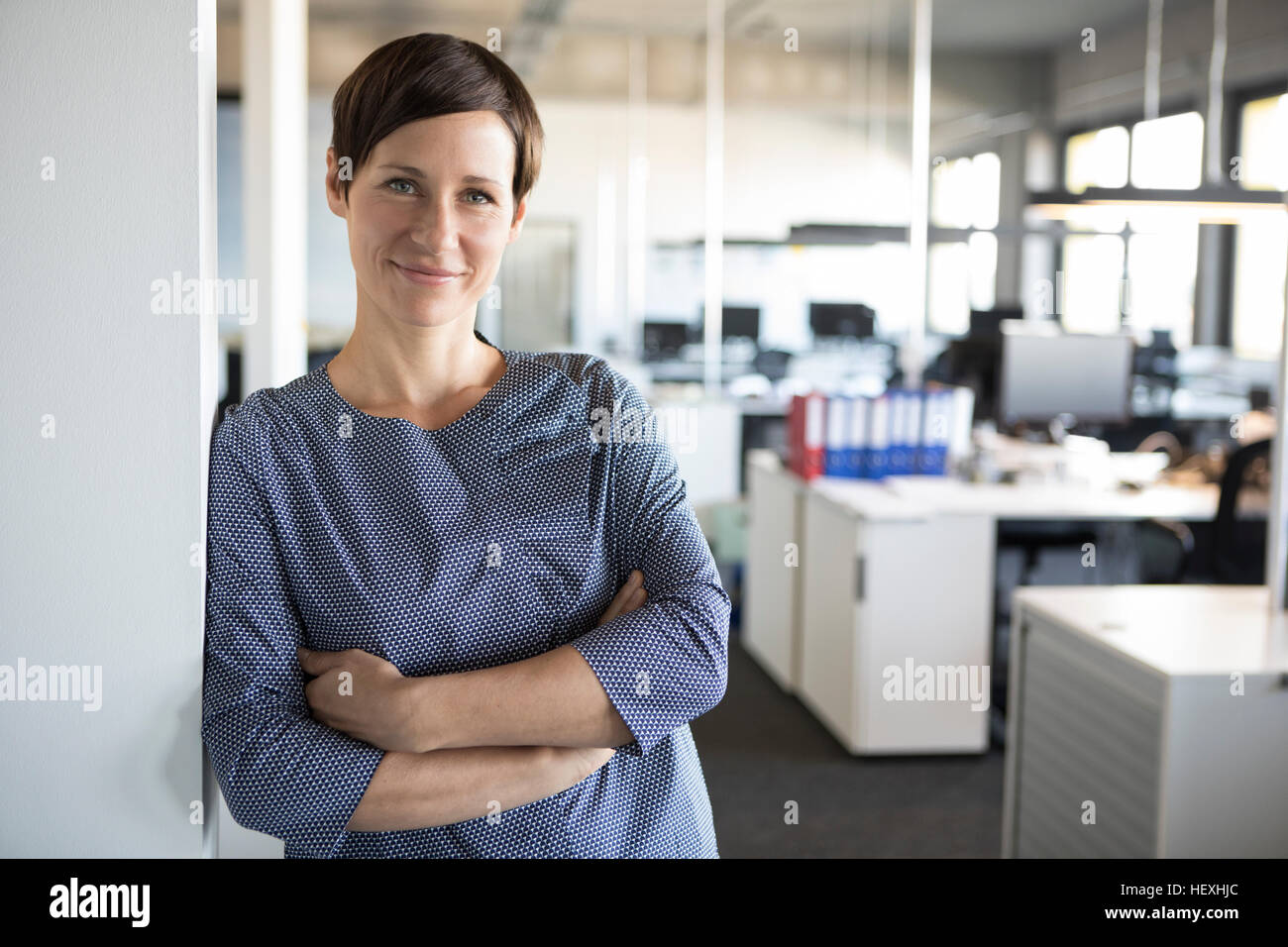 Porträt von zuversichtlich Geschäftsfrau im Büro Stockfoto