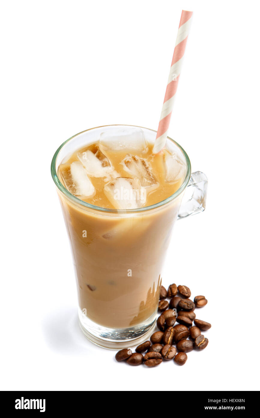 Eiskaffee oder Latte in Glasschale Stockfoto