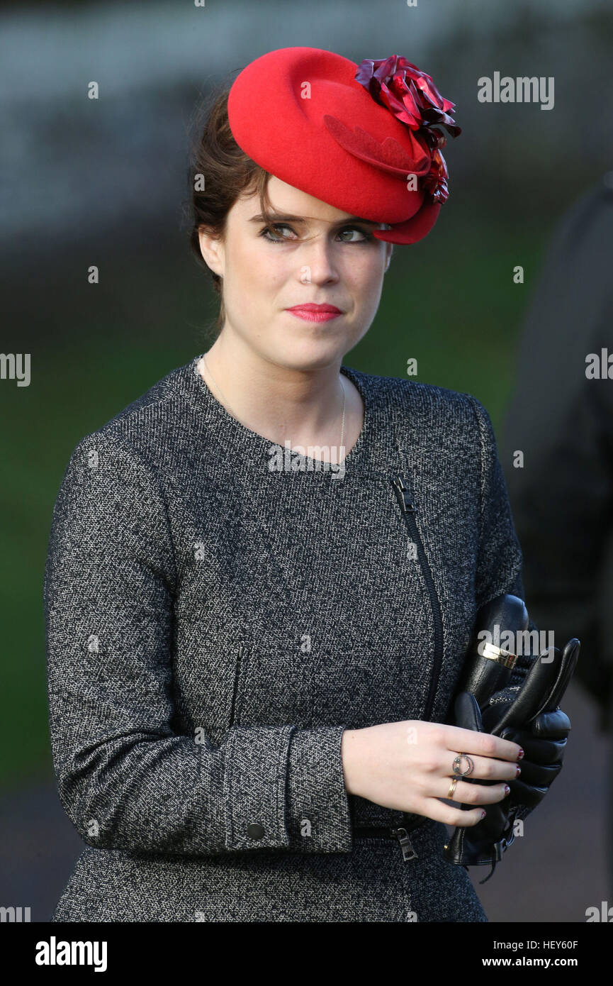 Prinzessin Eugenie Ausscheiden aus dem Weihnachtstag Dienst im St. Maria-Magdalena-Kirche auf dem Anwesen von Sandringham in Norfolk. Stockfoto