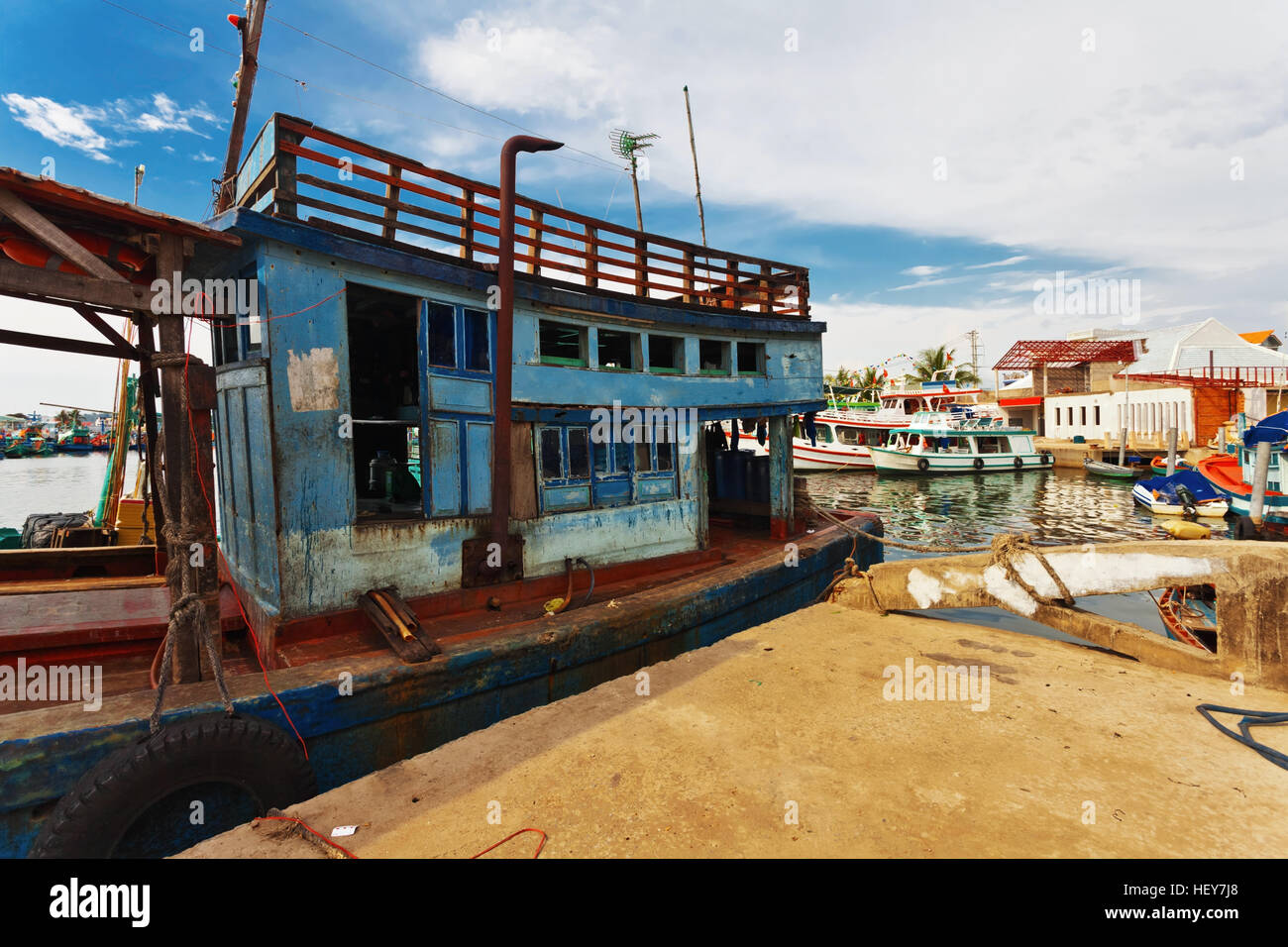 Angelboote/Fischerboote im Hafen auf der Insel Phu Quoc. Vietnam Stockfoto