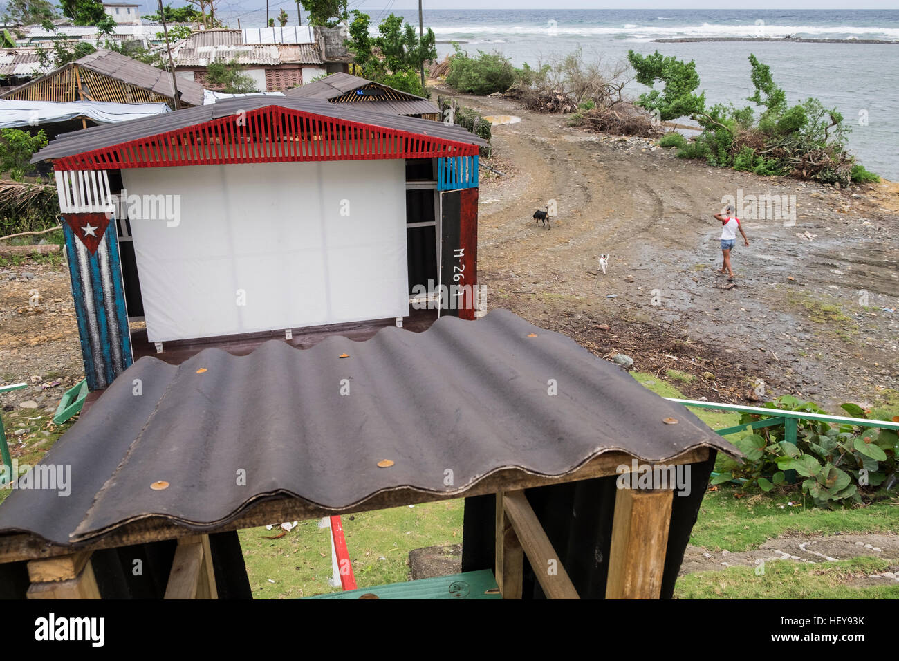 Projektionsfläche für Outdoor-Propagandafilme bei Yomuri, Baracoa, Kuba zeigen eingerichtet Stockfoto