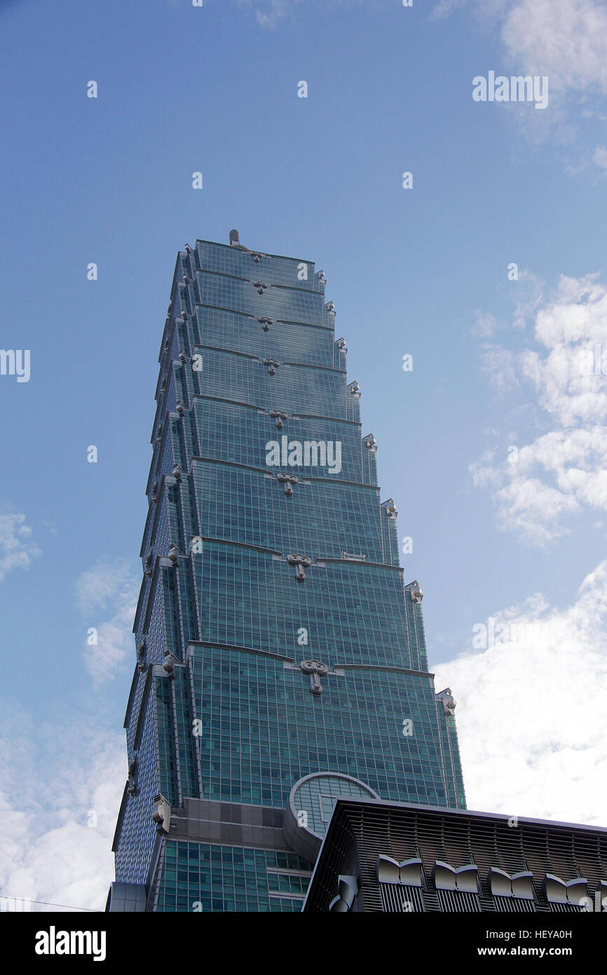 Blick auf ein Gebäude Tower Wolkenkratzer. Stockfoto