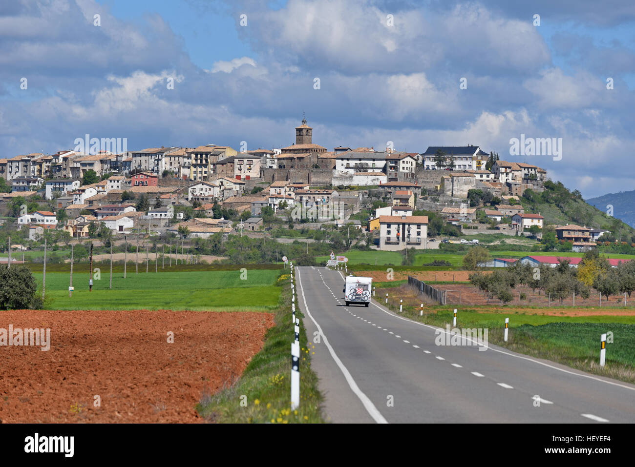 Hilltop Village Berdun Stockfoto