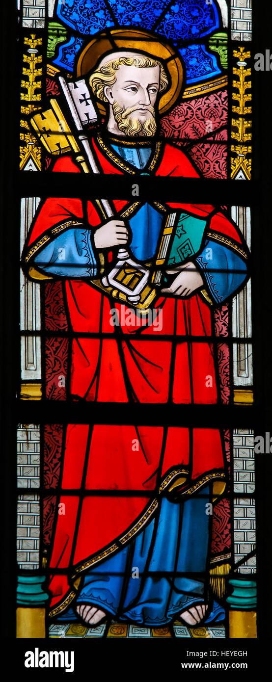 Kirchenfenster von St. Peter, in der Kathedrale St. Bavo in Gent, Flandern, Belgien. Stockfoto