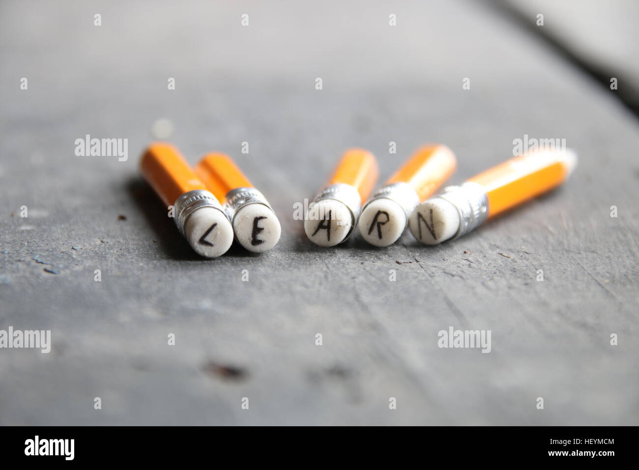 Inschrift auf Bleistift zu lernen. Studium und Ausbildung Konzept. Stockfoto