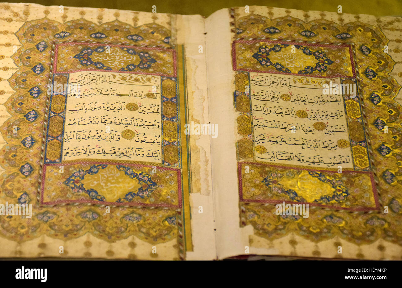 Ein 17. Jahrhundert seltenen Manuskripten des Koran auf das Heilige Koran Ausstellung, Medina, Saudi-Arabien Stockfoto