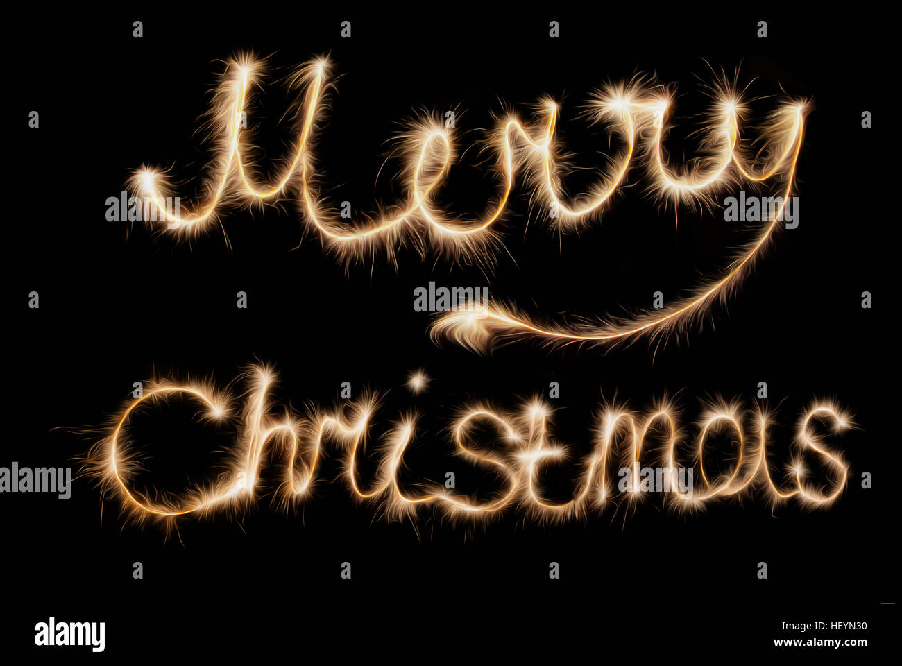 Frohe Weihnachten. Inschrift gemacht Wunderkerzen auf einem dunklen Hintergrund. Stockfoto