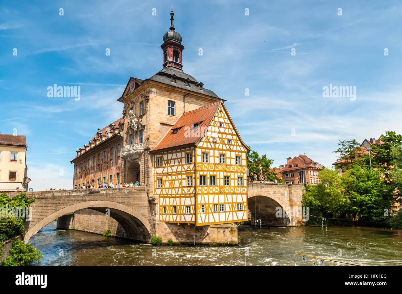 Malerischen Frühling-Blick auf die Altstadt-Architektur mit Rathaus in Bamberg, Deutschland Stockfoto