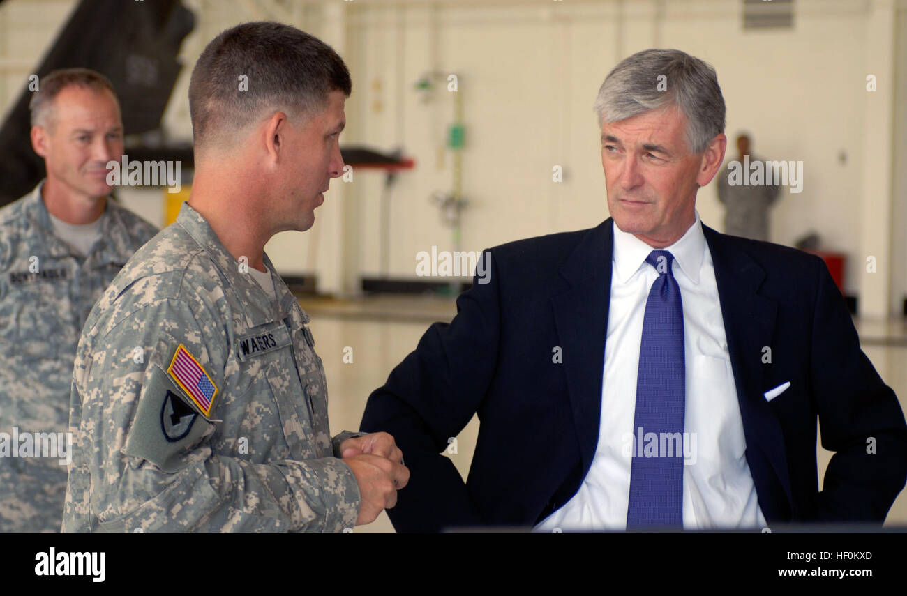 Secretary Of The Army John McHugh bekommt eine kurze auf den neuen UH