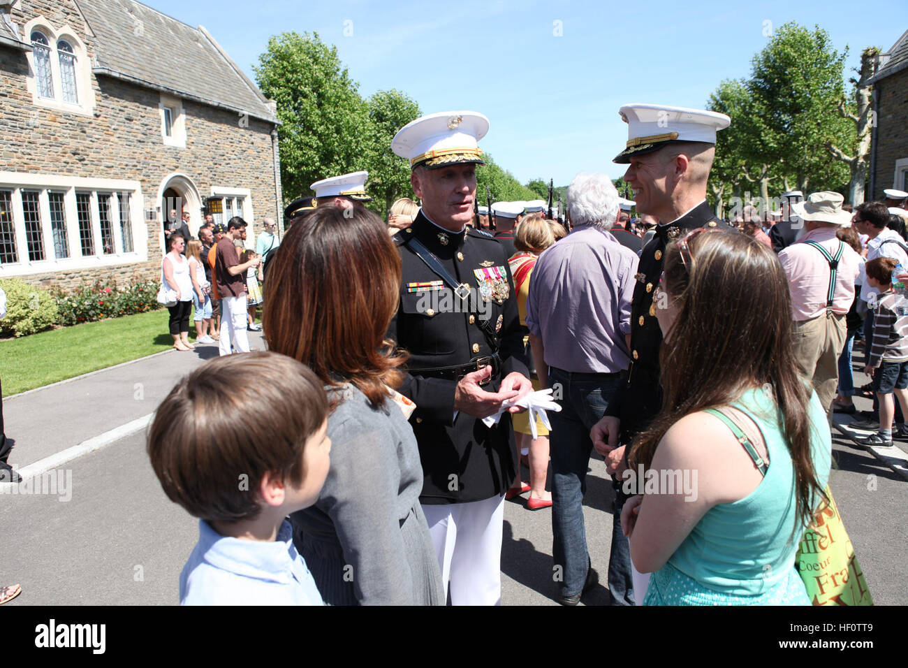 Der 32. Assistent Kommandant des Marinekorps, US Marine Corps General Joseph F. Dunford besucht Belleau Wood, Frankreich 27. Mai 2012. Der 32. Assistent-Kommandant des Marinekorps General Dunford besucht Frankreich für die jährliche Gedenkfeier auf der Belleau Wood. (U.S. Marine Corps Foto von Sergeant Alvin Williams/freigegeben) USMC-120527-M-BZ543-1301 Stockfoto